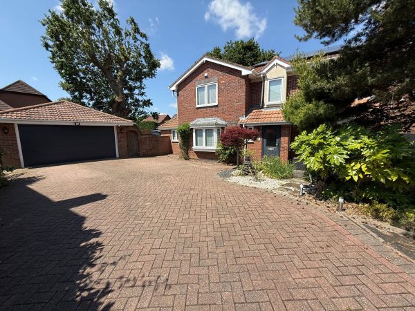 Hazel Drive, Hollywood