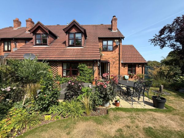 Silver Birch Drive, Hollywood