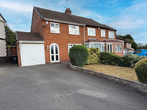 Alcester Road, Hollywood