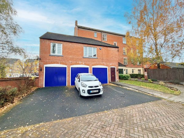 Dickens Heath Road, Dickens Heath