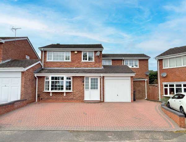 Fieldways Close, Hollywood